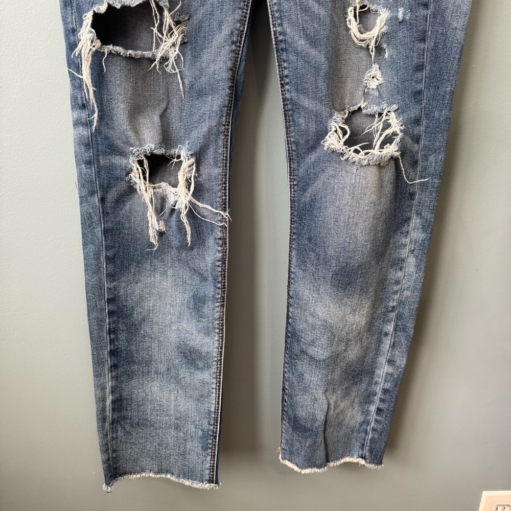 American Eagle Tomgirl Destroyed Jeans with Raw Hem. Stretch. Women’s 8 - Picture 6 of 11